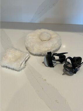Pleasant company 1996 skates + homemade Samantha hat and muff American girl